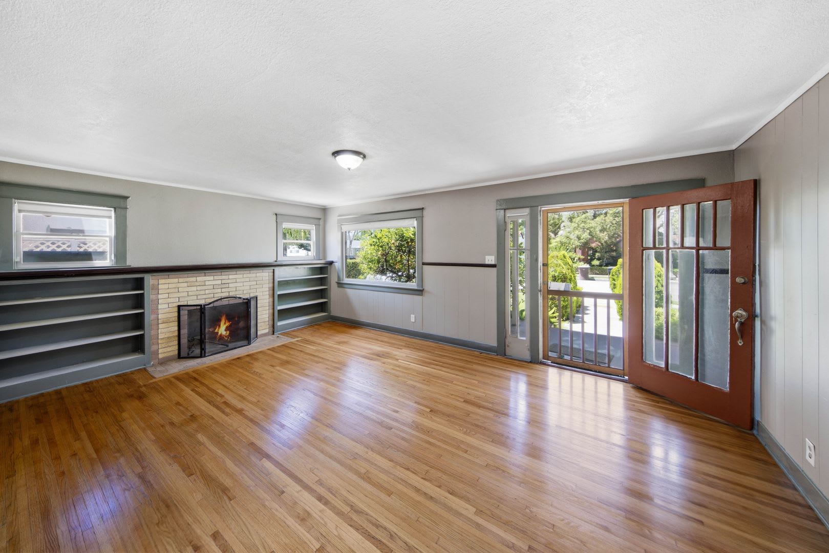 Classic Anaheim Living With Prime Location – photo 5
