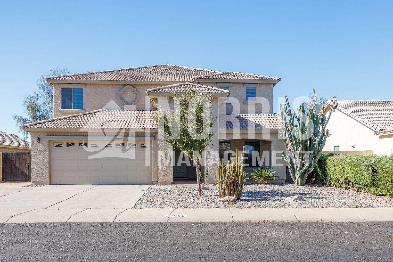 Beautiful Large Home W A Pool – photo 1