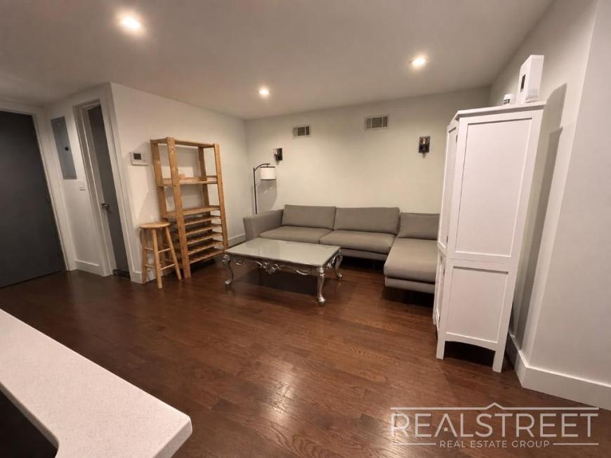138 Cornelia Street – photo 3