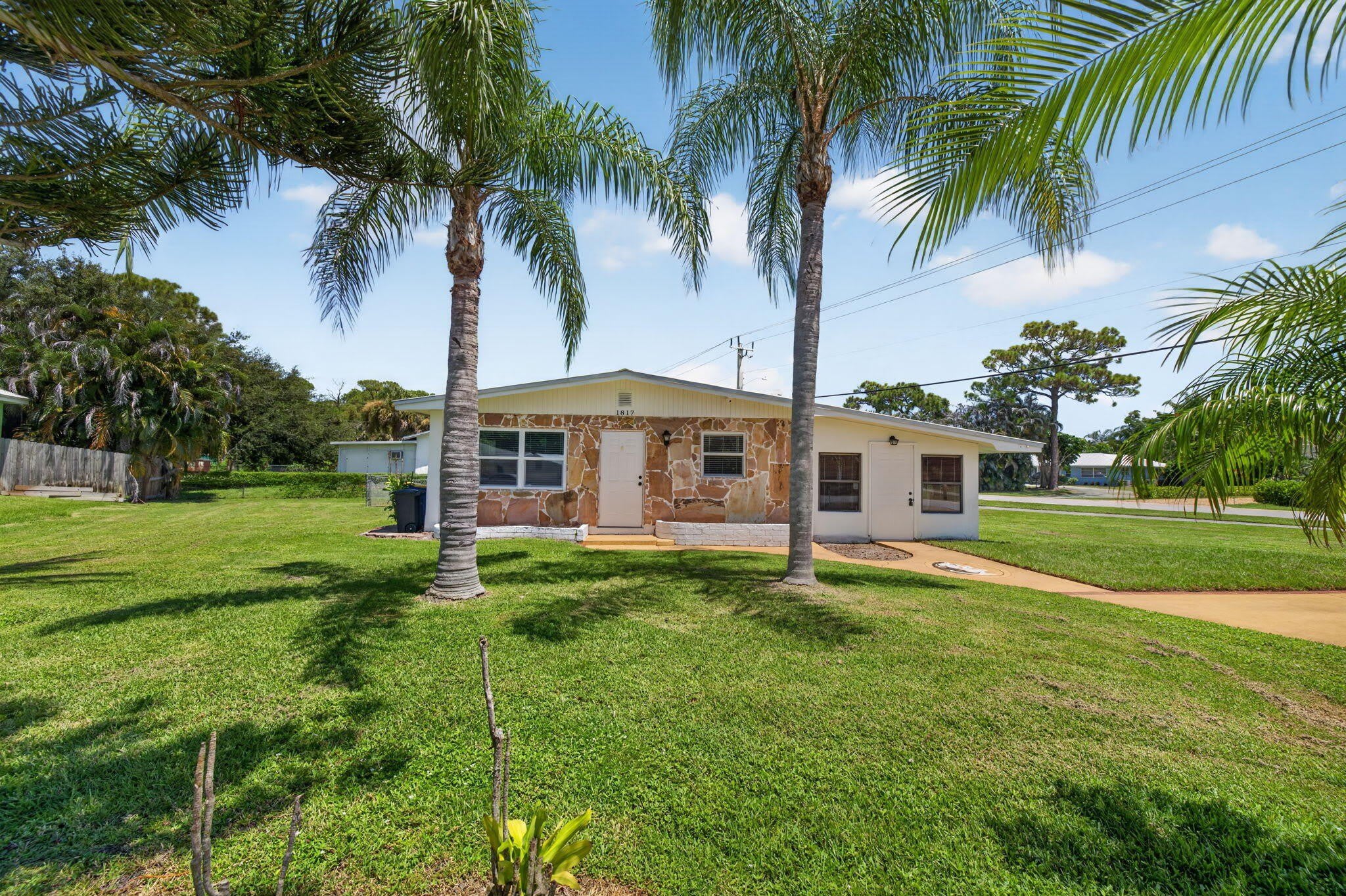 1817 NW AZALEA Street – photo 2
