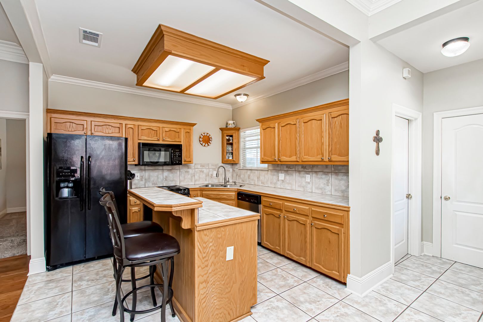 Inviting 3 Bedroom Home Minutes from Bluebonnet – photo 2