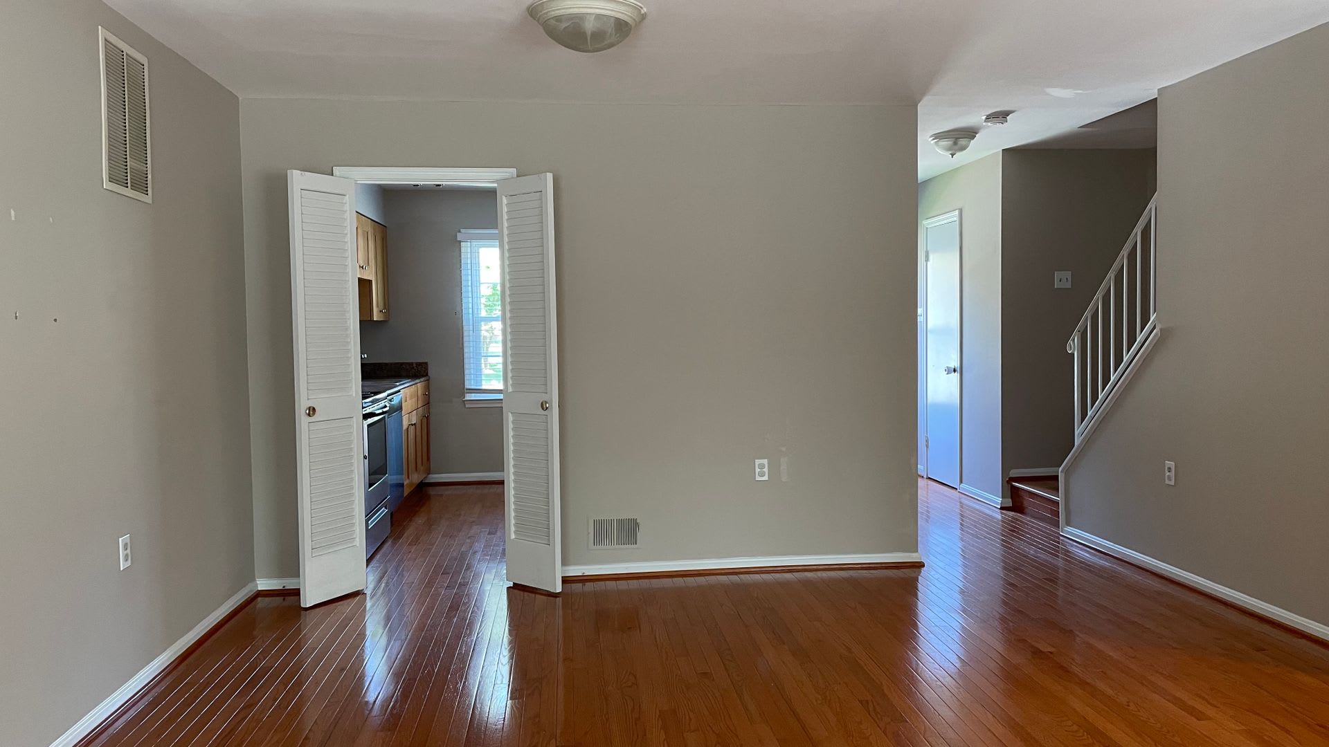 Lake Ridge 3 Bed Townhouse – photo 5