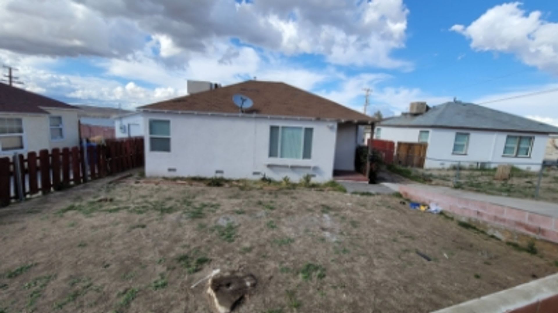 2 Bedroom 1 Bath home w/ washer Dryer Hook Ups. – photo 4