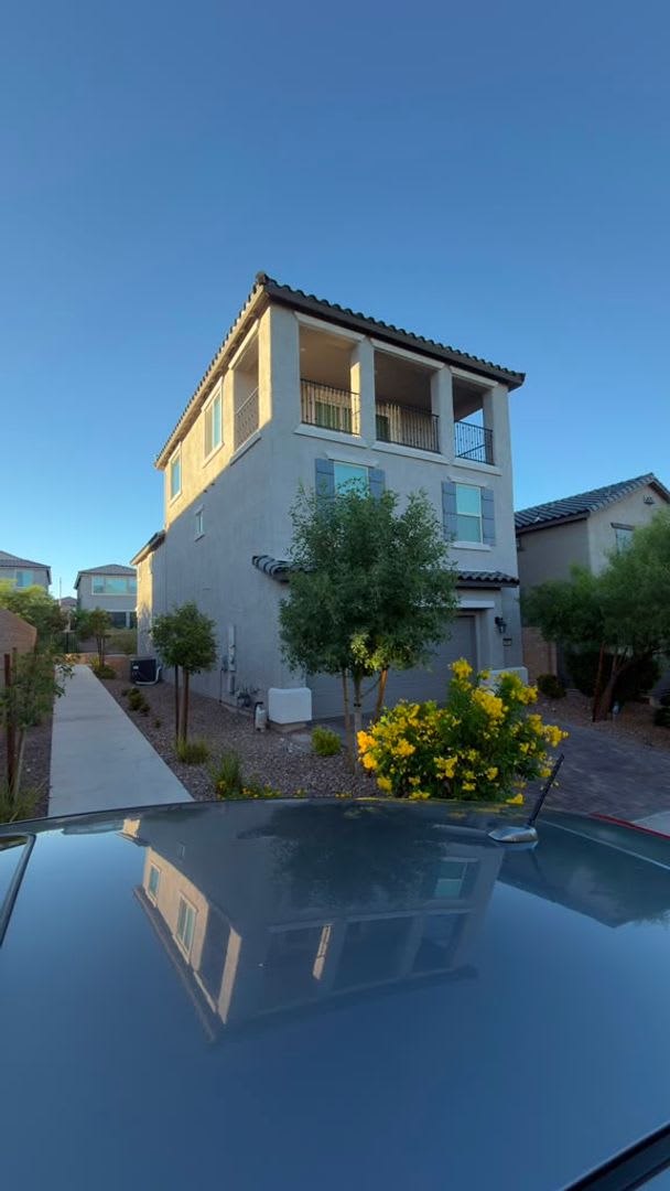 Modern Three-Story Residence – photo 2