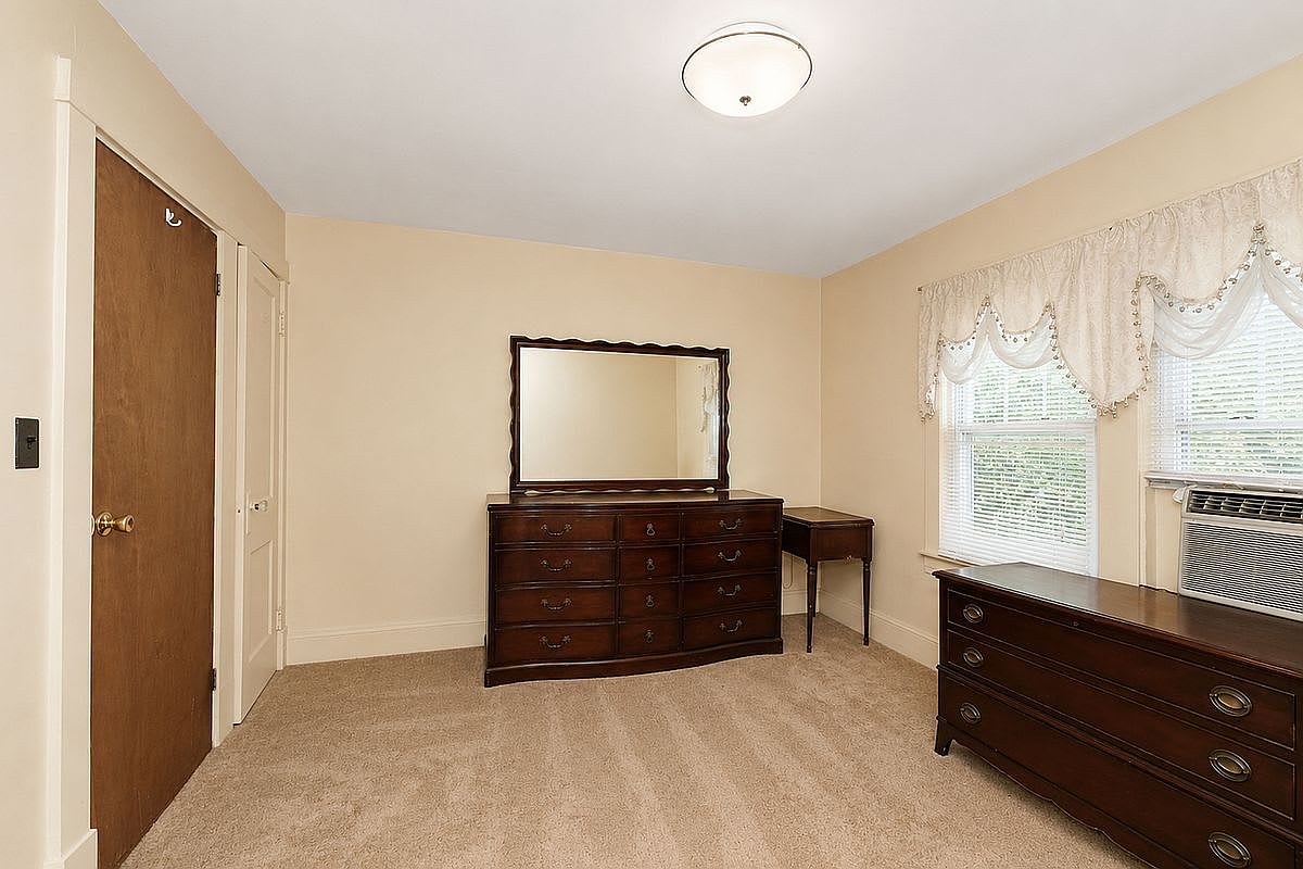 871 50th St – photo 3