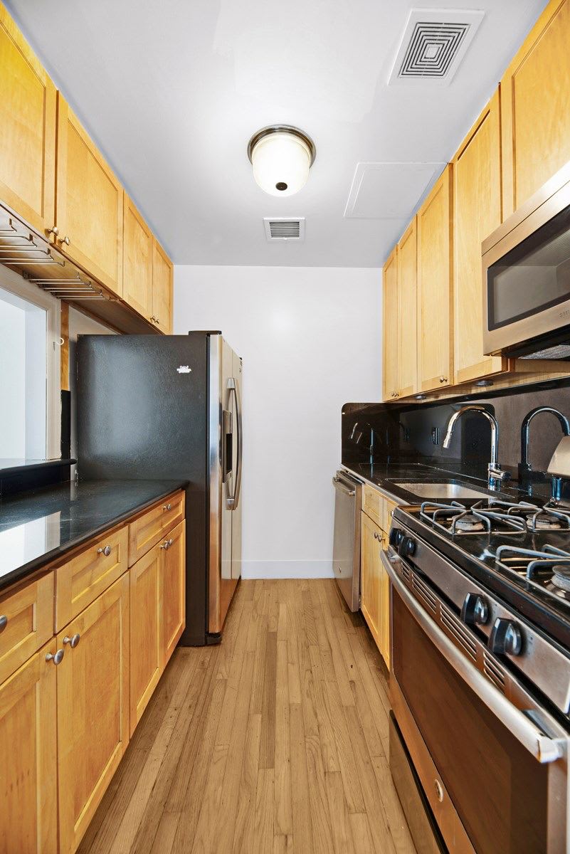 143 E 57th St – photo 3