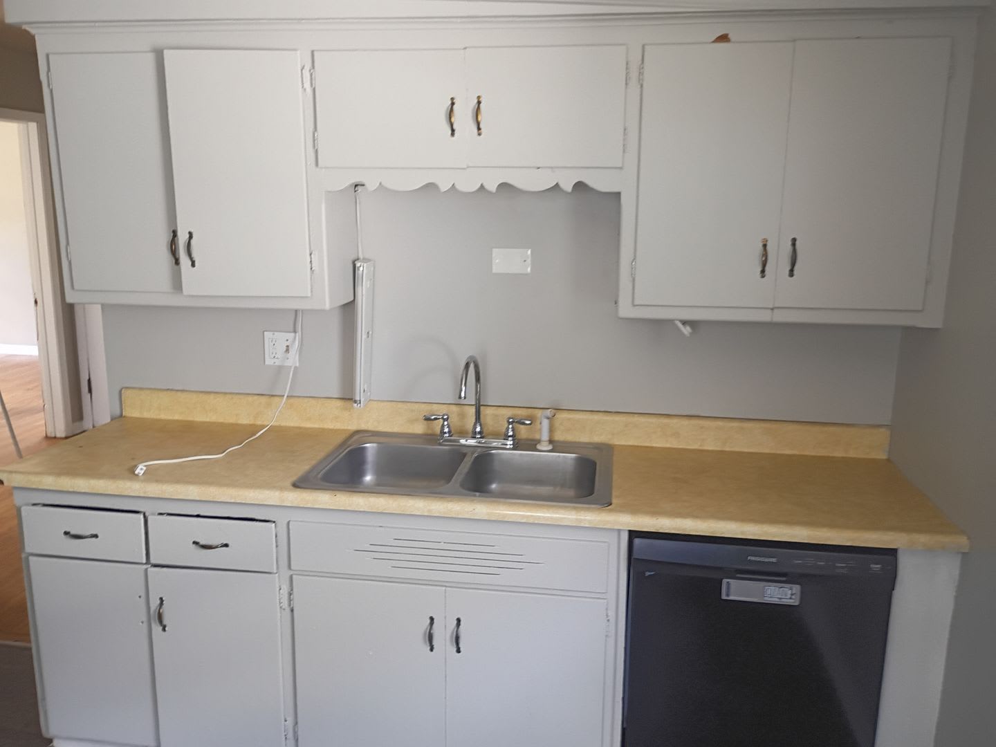 Very Nice 3 Bedroom single 1 car garage 1/2 off First months rent! – photo 5
