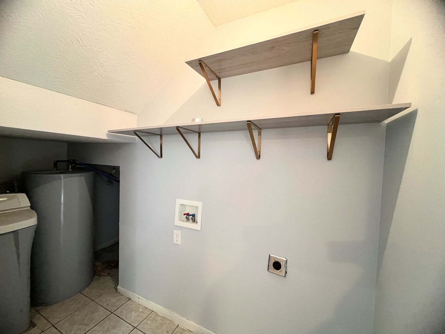 Fenced home close to FLW! – photo 4