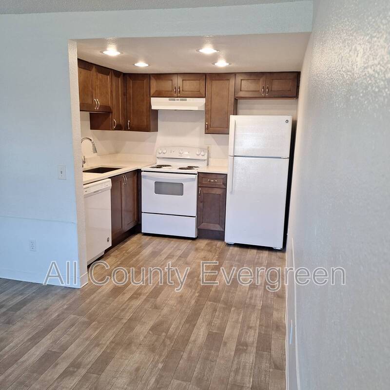 420 23rd St SE – photo 3