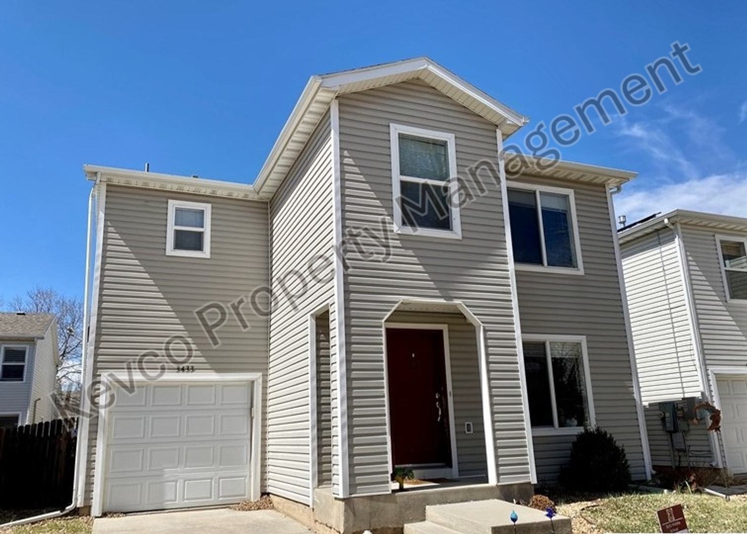 Four Bedroom Home with Mowing Services – photo 1