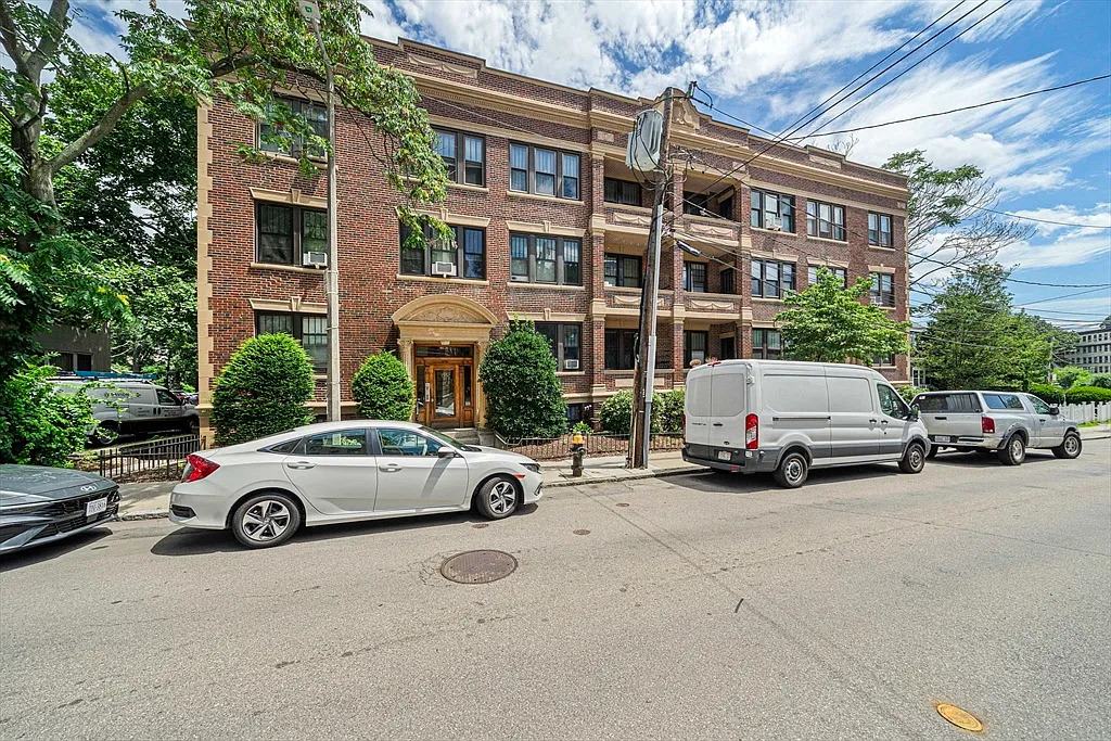 155 Strathmore Rd Apt 12A – photo 3