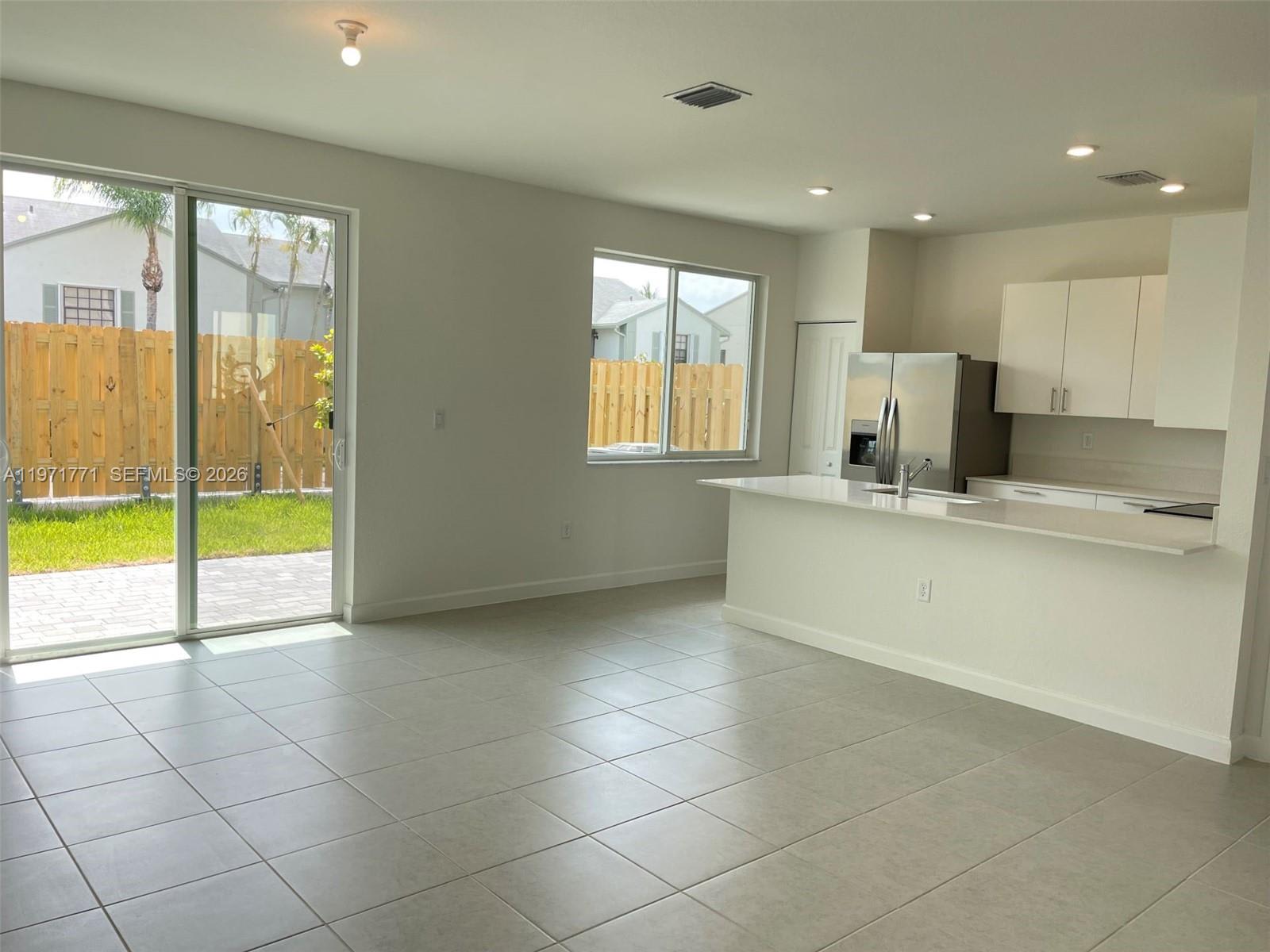 1427 Southeast 7Th Terrace – photo 3