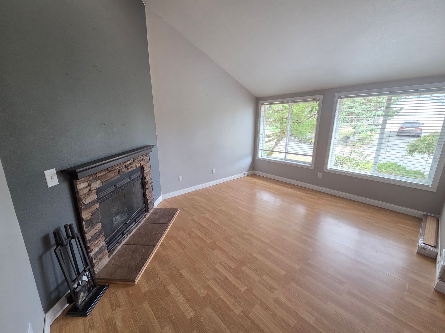 Port Orchard Split Level for Rent. Bonus Room & Huge Fenced Yard! Available Now! – photo 5