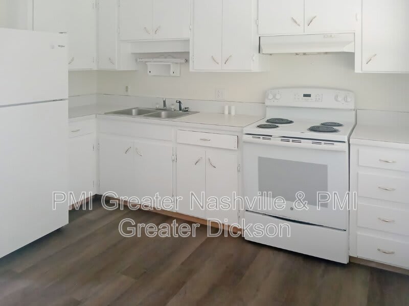 110 Collier Ave – photo 3