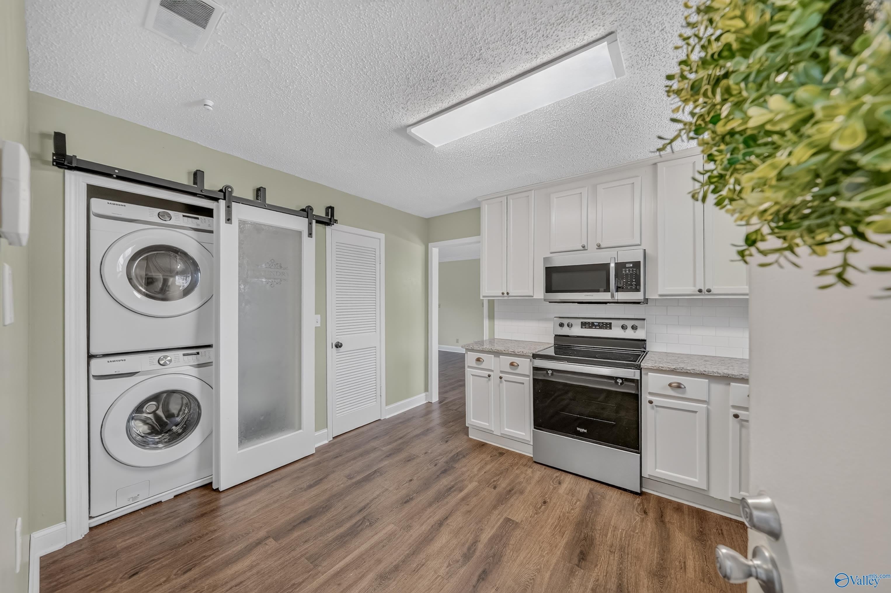 1208 Willowbrook Drive SE – photo 3