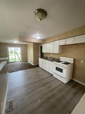 20442 Greenlawn Street – photo 3