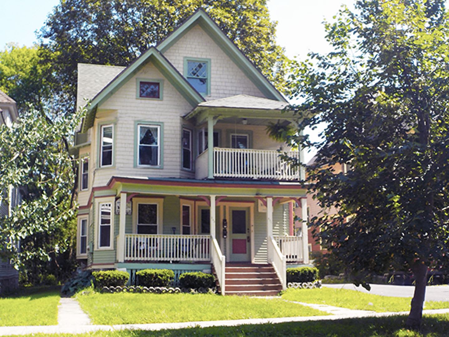 831 Westcott St – photo 2