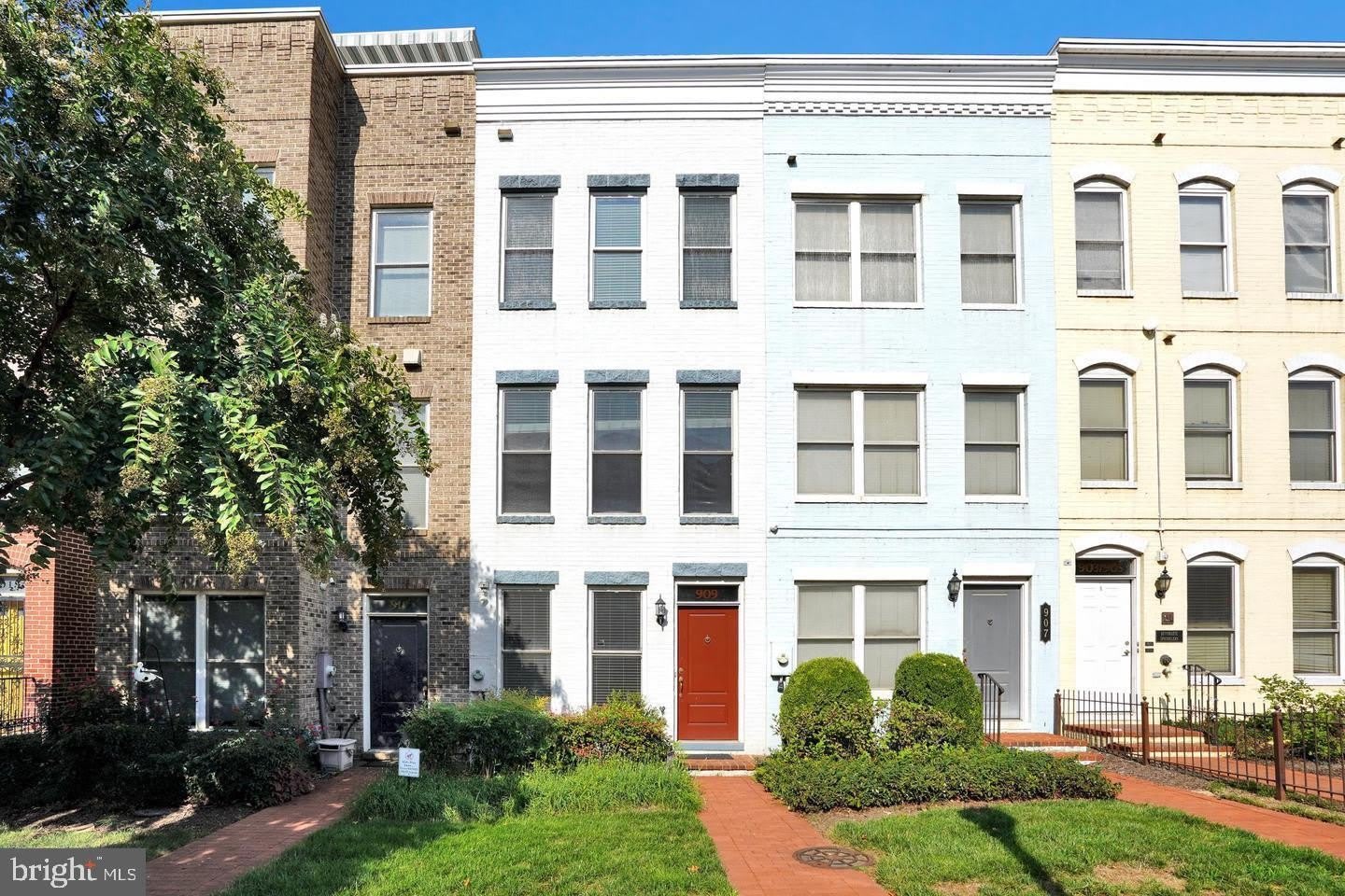909 5TH Street SE – photo 1