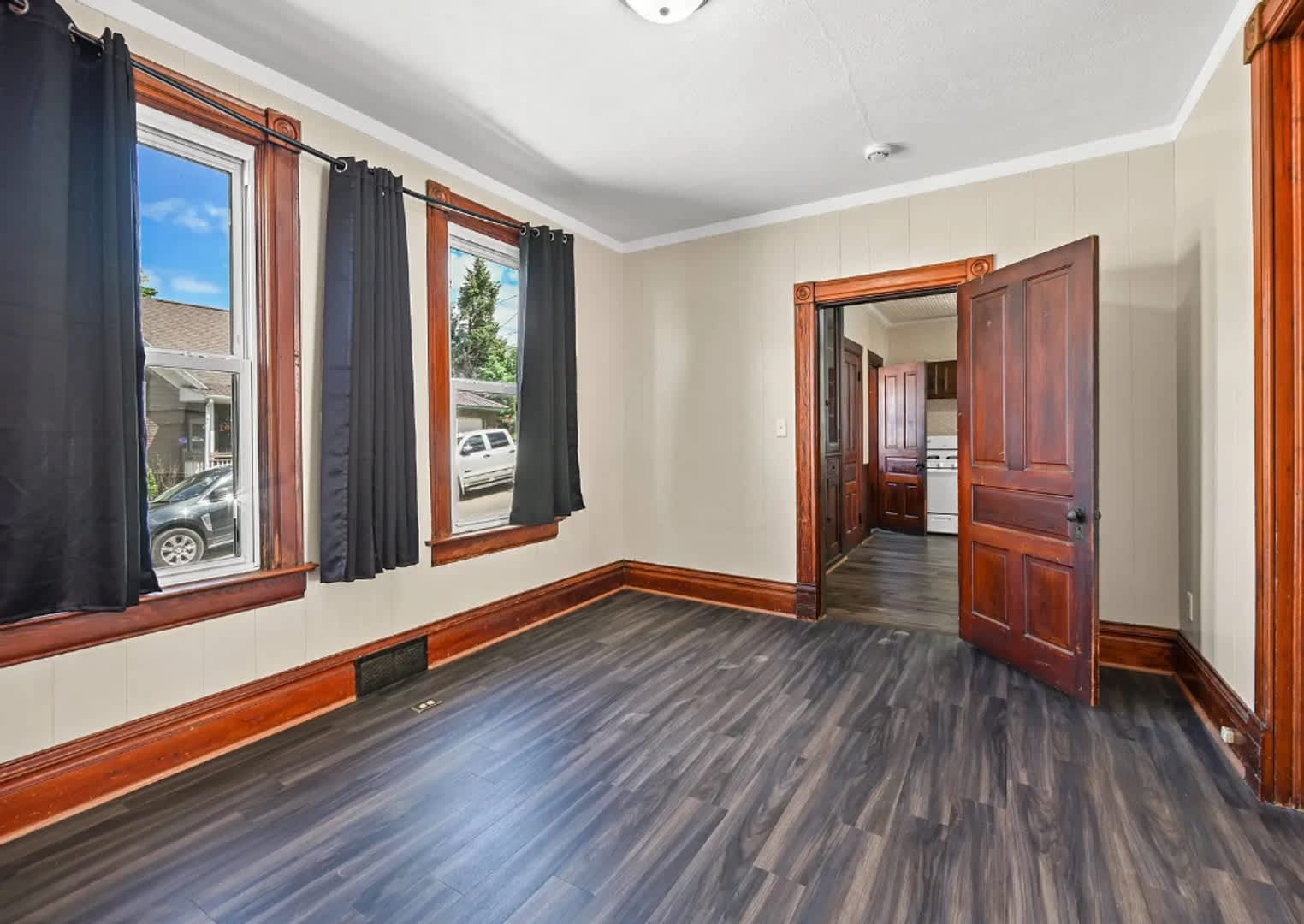 4 bedroom 2 bathroom unit that is fully renovated. – photo 5