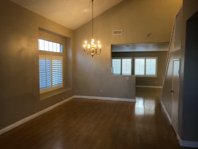 Spacious, Comfortable & Ready to Welcome You Home! – photo 2
