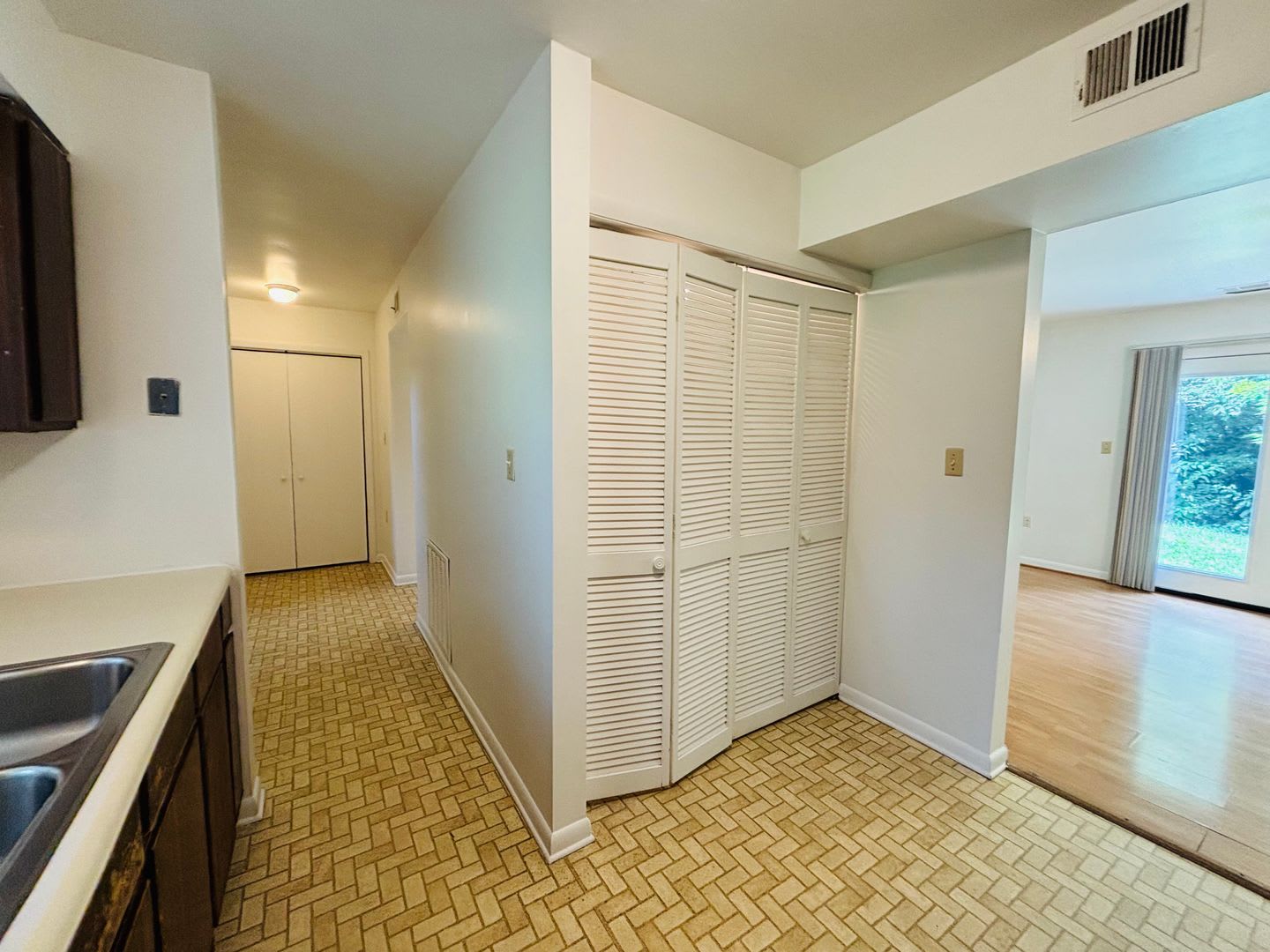 3 Bedroom 2.5 Bath Townhouse – photo 4