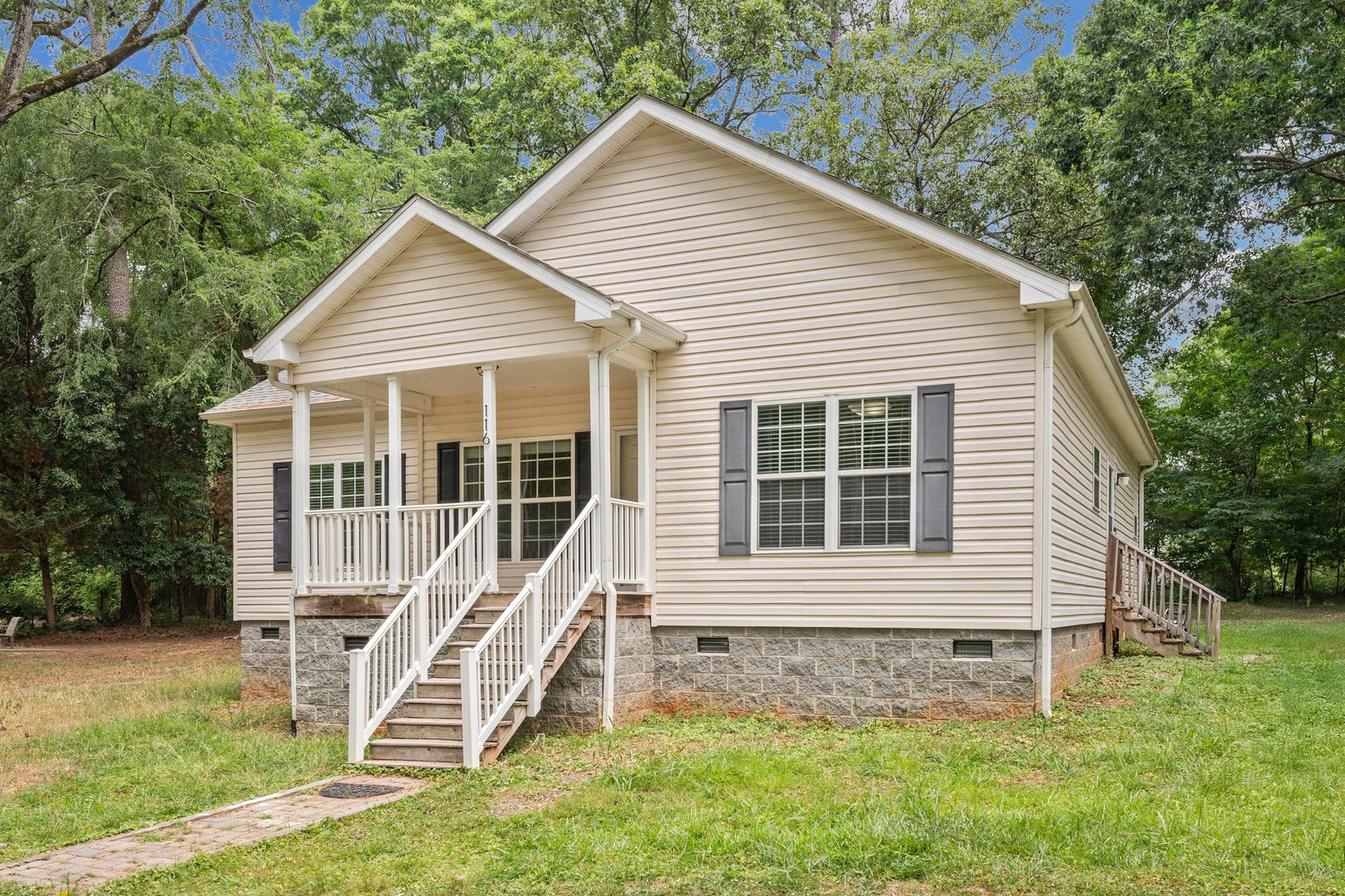 Modern Chapel Hill Retreat with Designer Finishes & Spacious Outdoor Living – photo 1