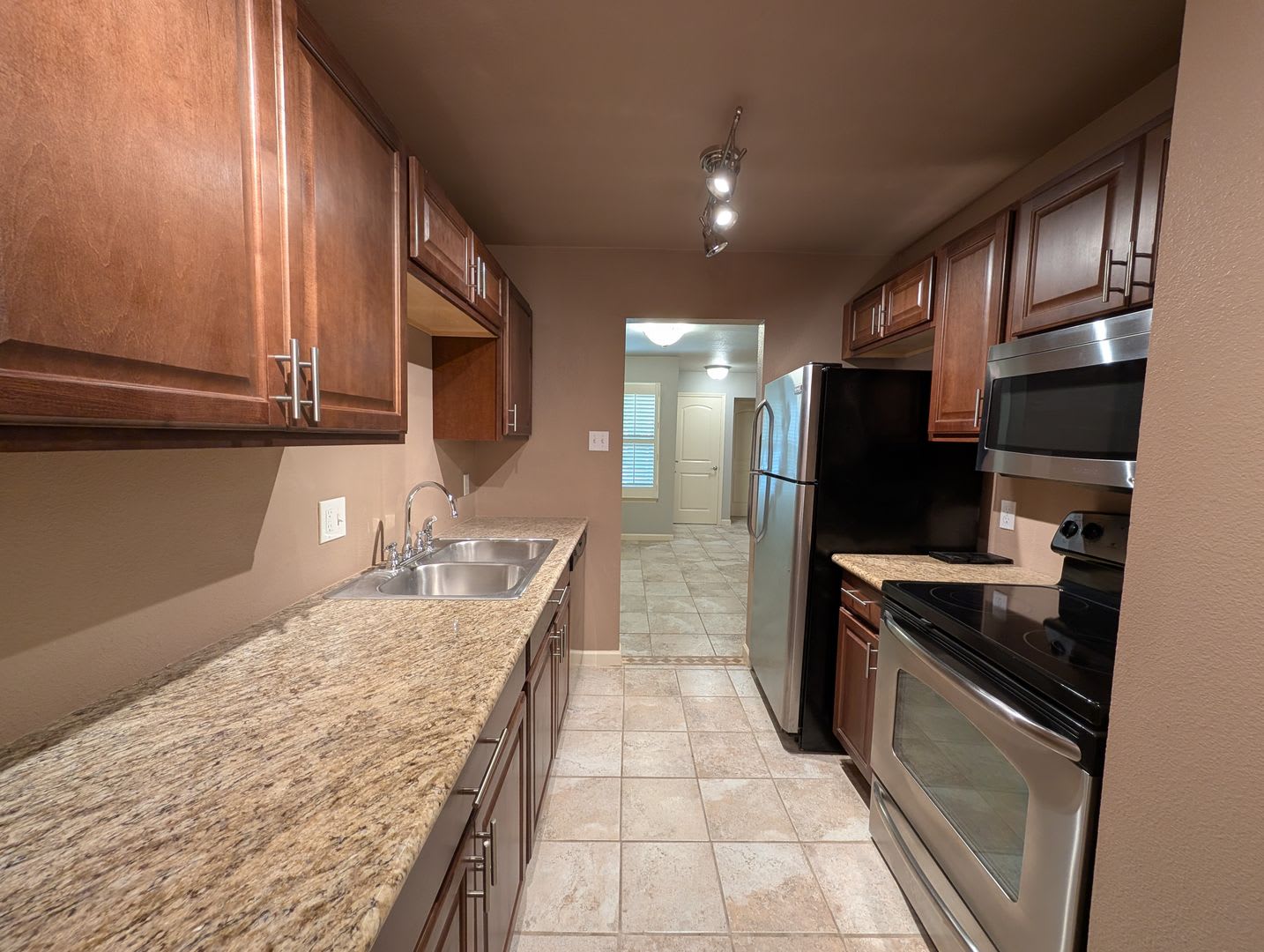 2 2 Condo On Lake Mcqueeny Waterfront Condos Boat Slip Fridge Washer Dryer Included Community Pool Seguin Isd – photo 4