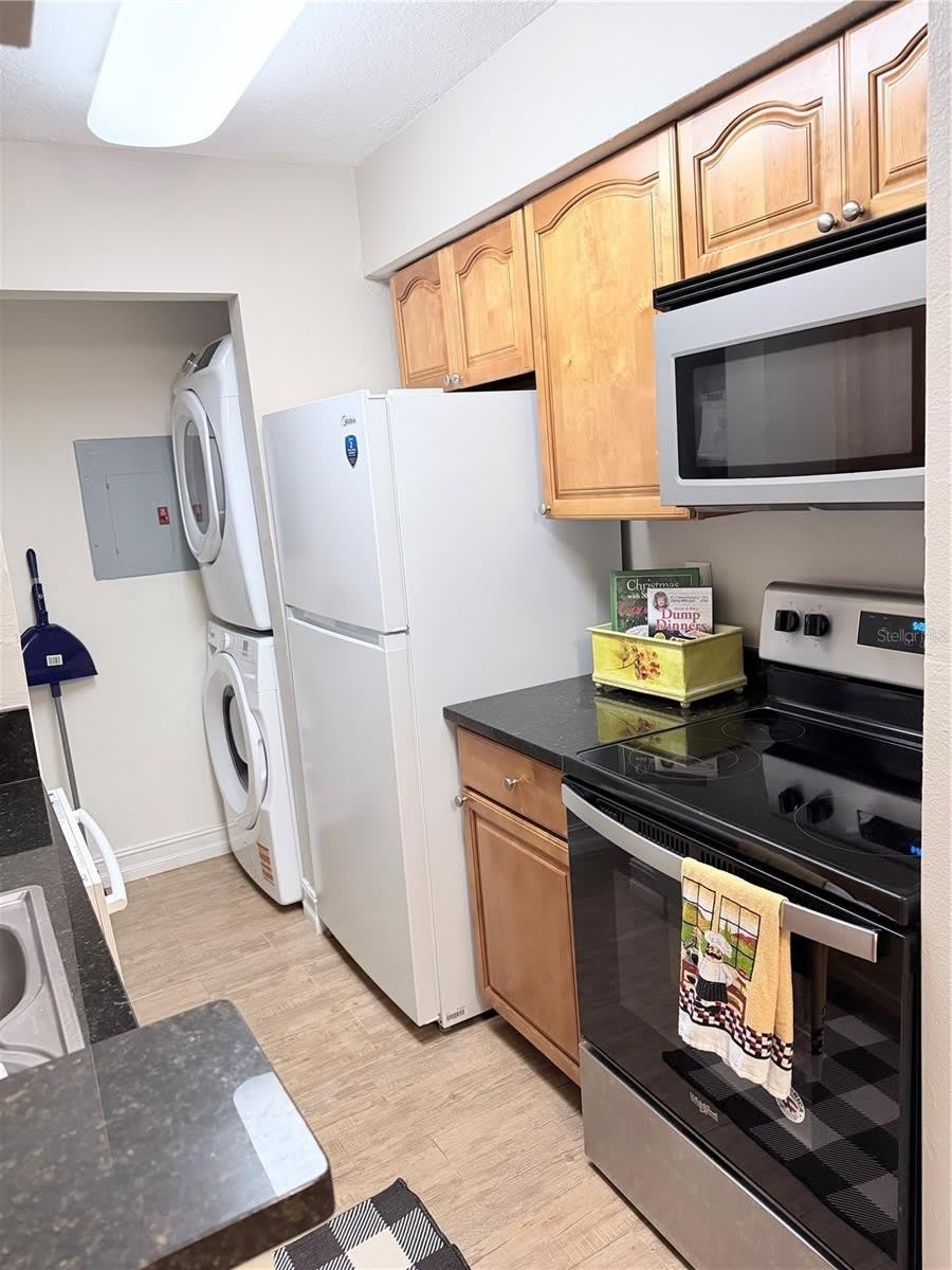241 AFTON Square – photo 5
