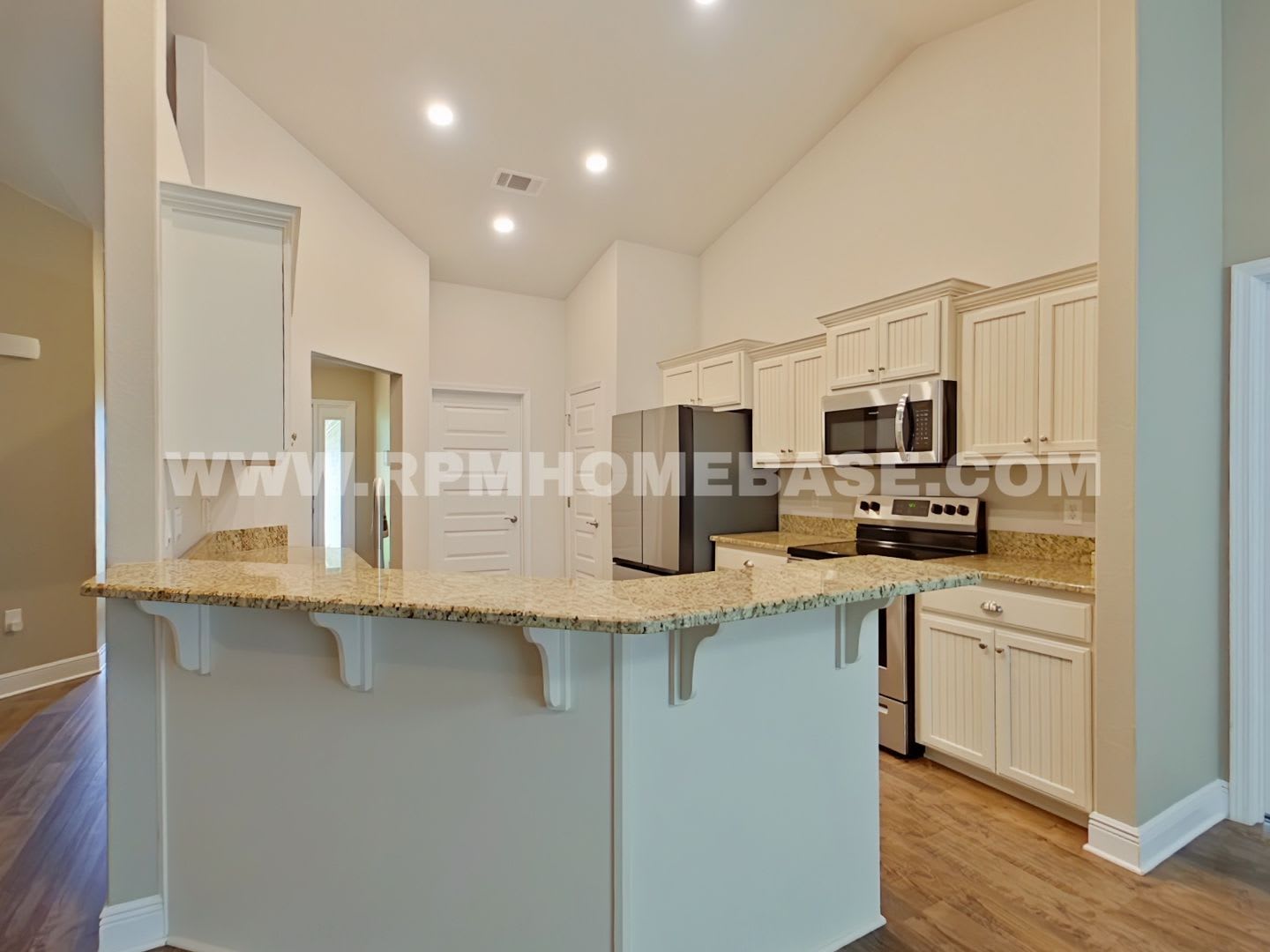 Move In Special 350 Credit Towards Move In Cost 4 2 In North Crestview Screened Porch Fenced Yard Near Top Schools – photo 4