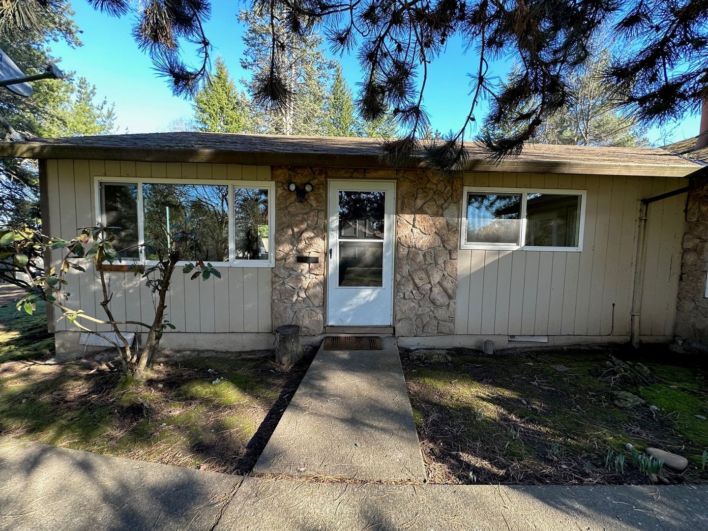 18770 Nw Shadow Lane Move In Special First Month S Rent Free Rock Creek Duplex – photo 1