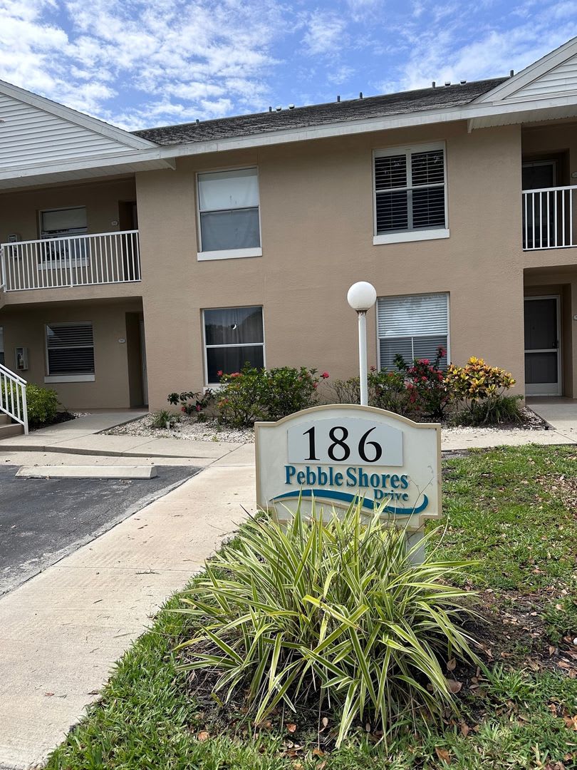 Renovated 1st Floor Seasonal unit in North Naples – photo 3