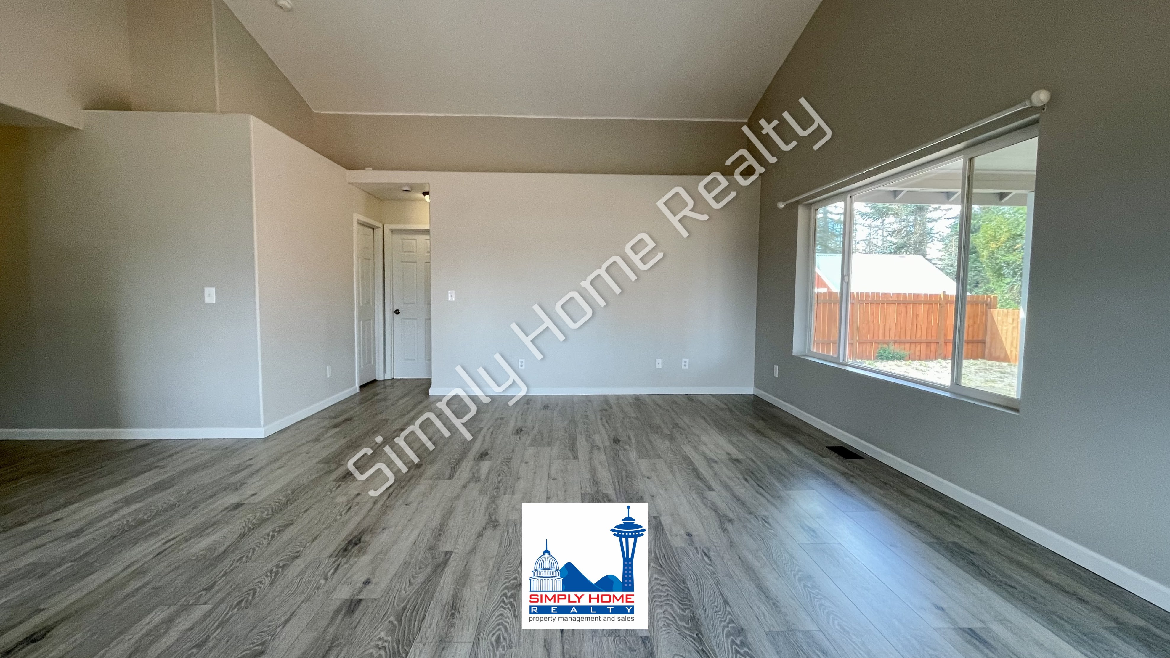 9807 Greenleaf Loop SE – photo 2