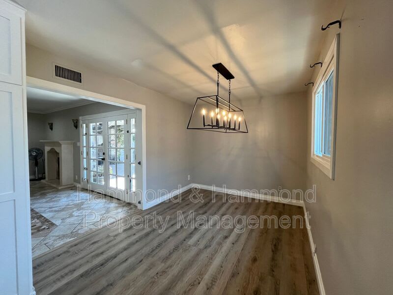 15358 Leadwell St. – photo 5