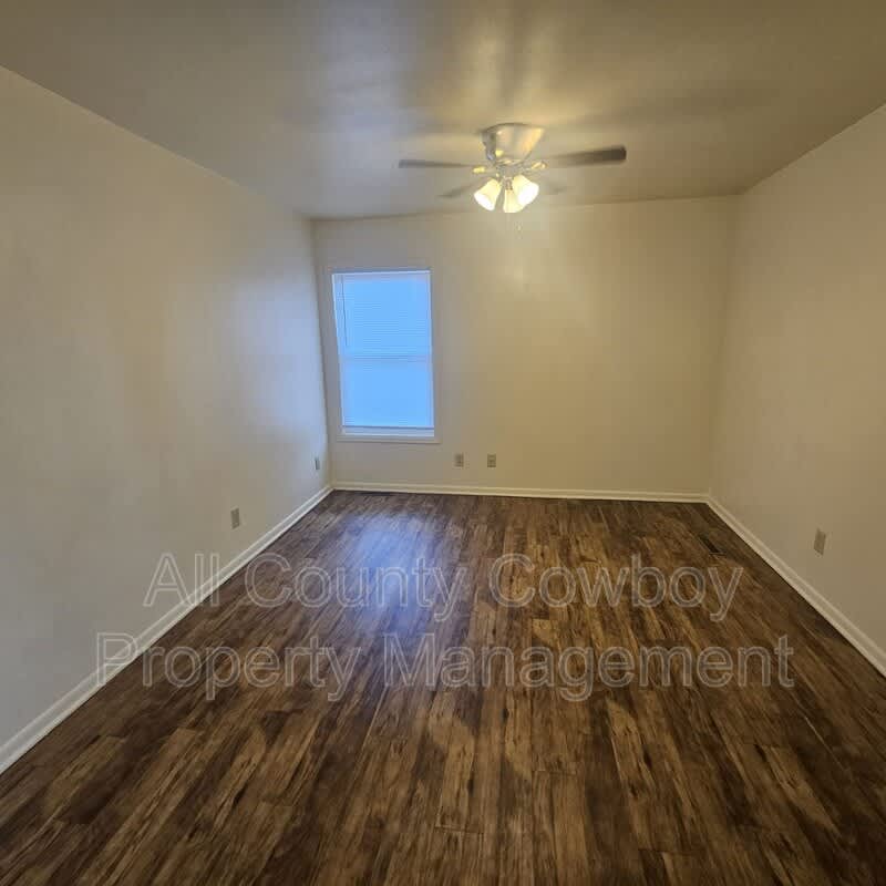 142 S Cribbon Ave – photo 5