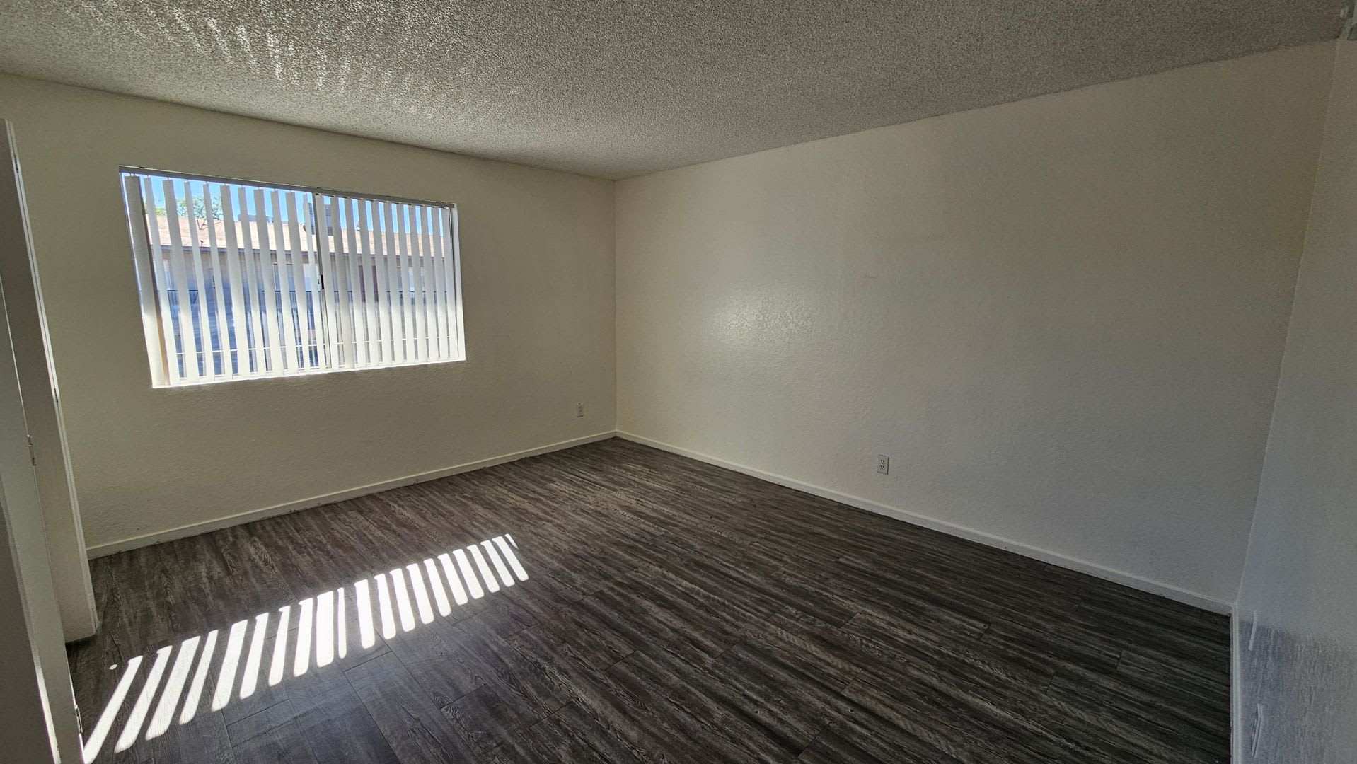 1 month FREE RENT!* 2 bedroom 1 bath apartment home! – photo 5