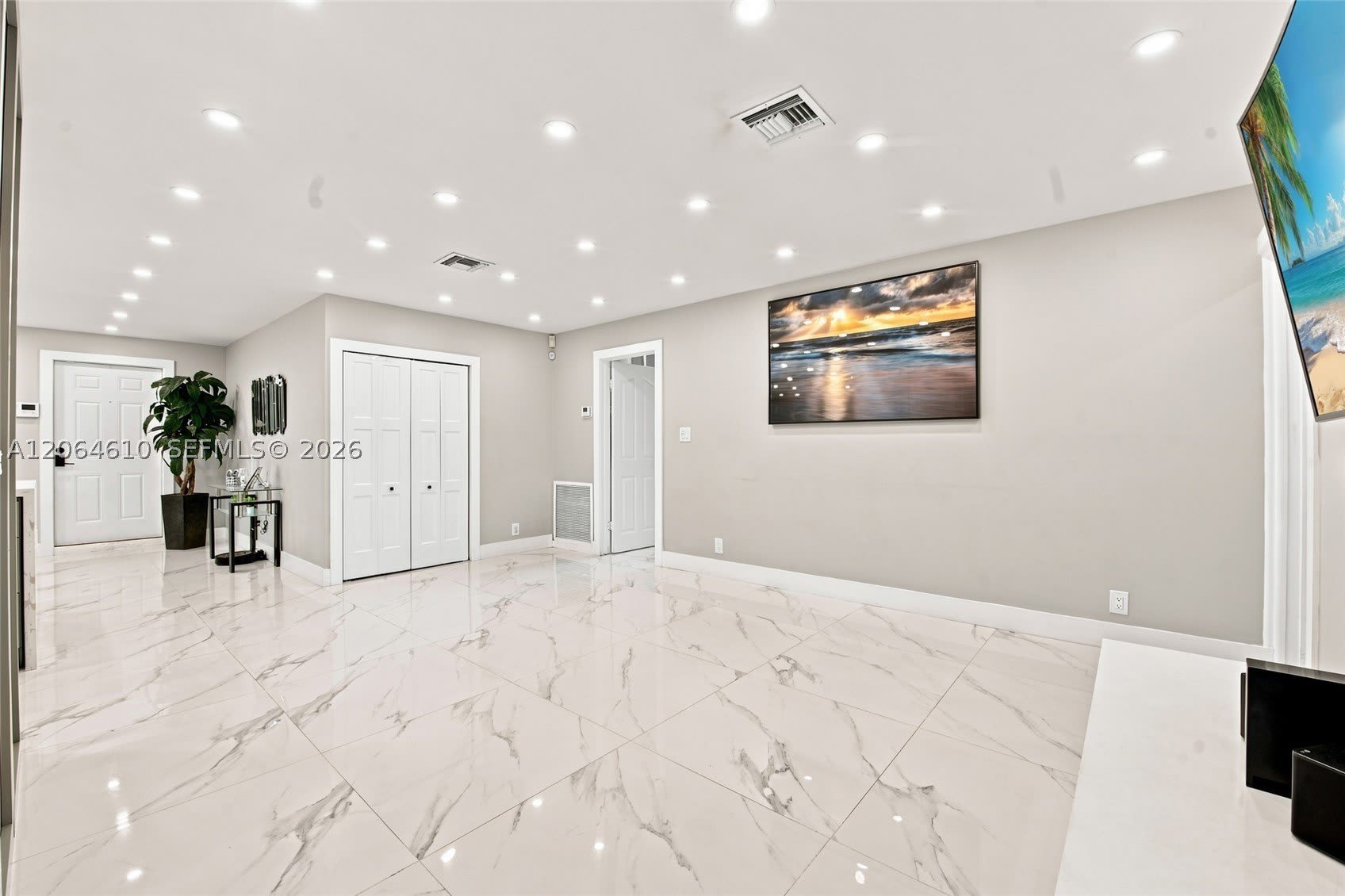 821 Ramblewood Dr – photo 3