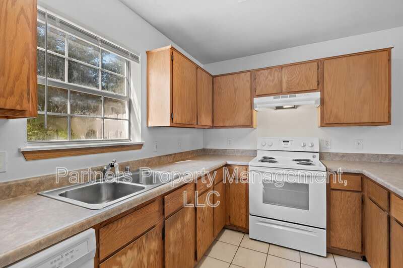 866 Curtis Avenue – photo 4