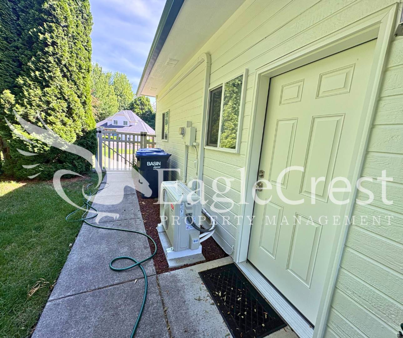 Brand-New Bright & Open Studio Apartment ~ $300.00 OFF 2nd Month Rent!! – photo 4