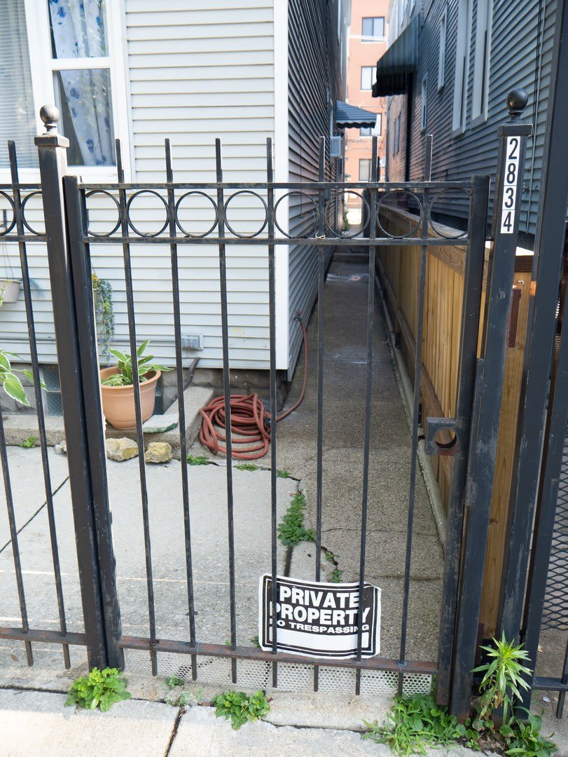 2834 W Fletcher Street – photo 2