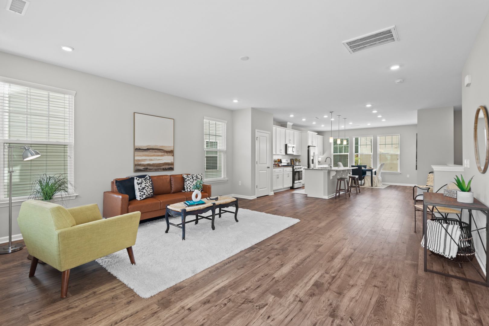 Spacious 4-Bed Home! Modern Kitchen, High Ceilings, Dual Primaries, Laundry Room, Pet Friendly! – photo 3