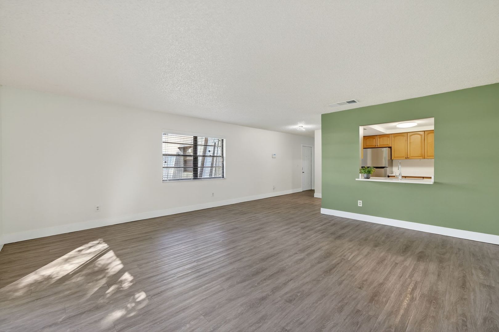Pierce Beach Premier Apartments at Woodland Condominium – photo 4