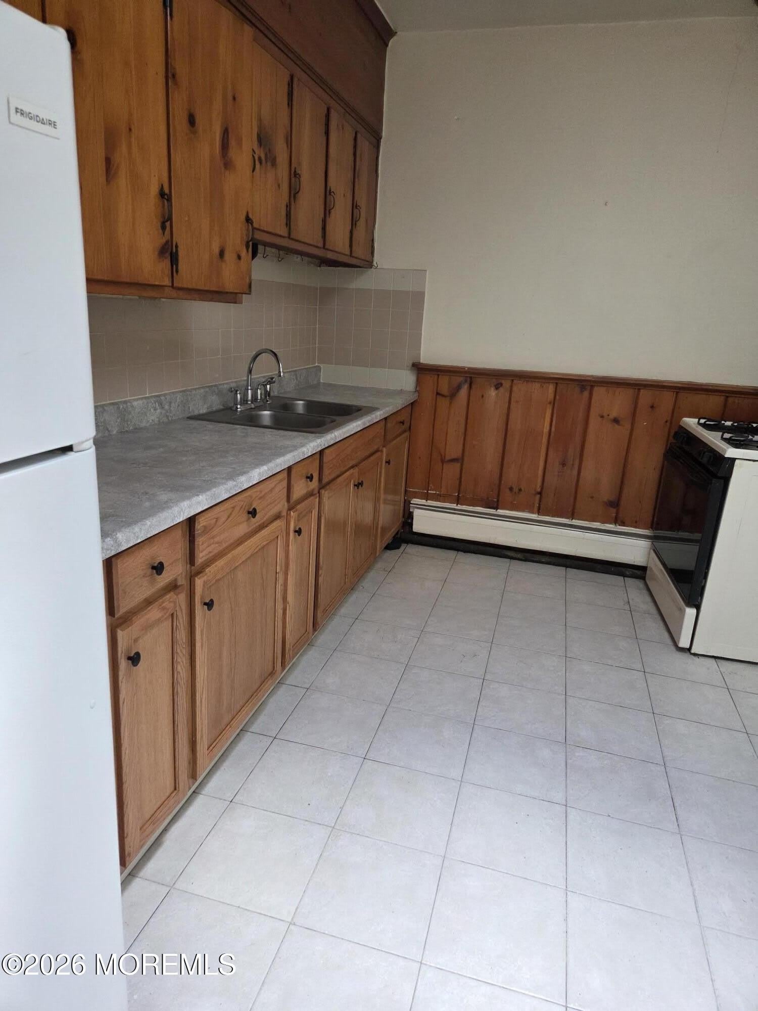605 Broadway – photo 3