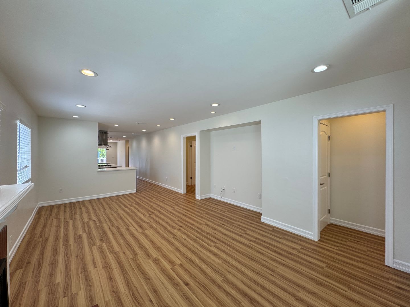 Spacious 4-Bedroom Home in Montrose with Large Private Deck & 2 Car Garage – photo 4