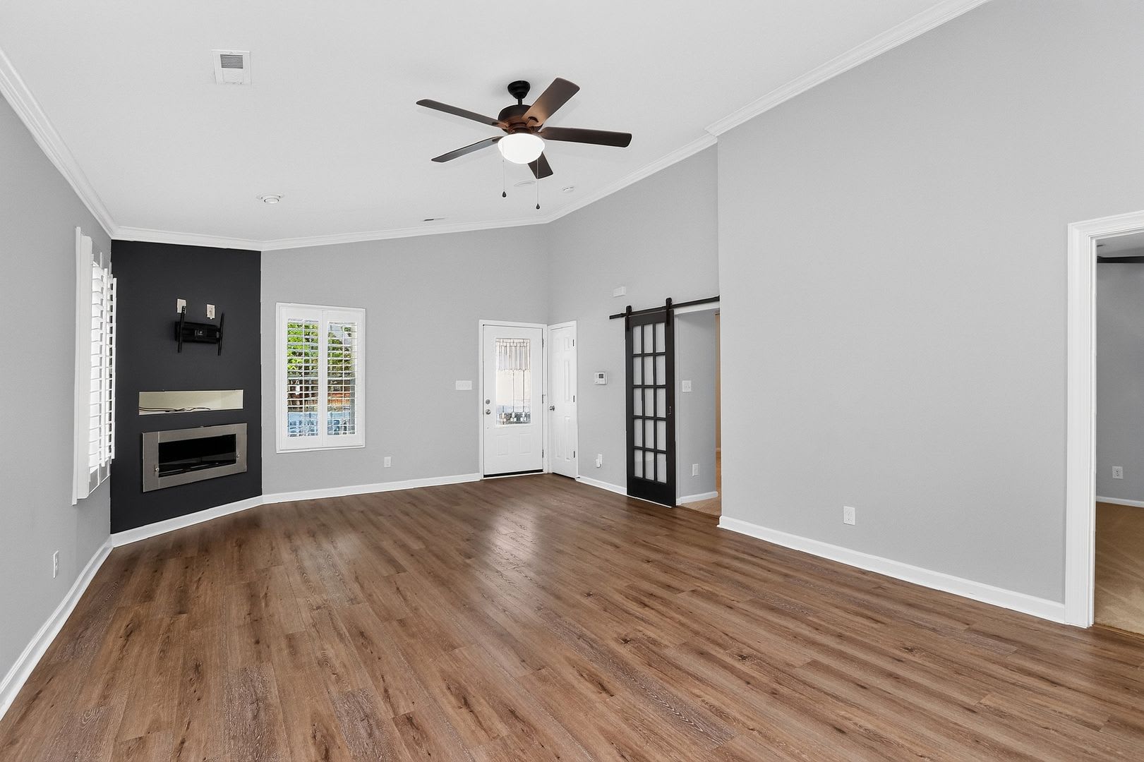 Gorgeous 3 Bedroom Home in Belmont Neighborhood! – photo 4