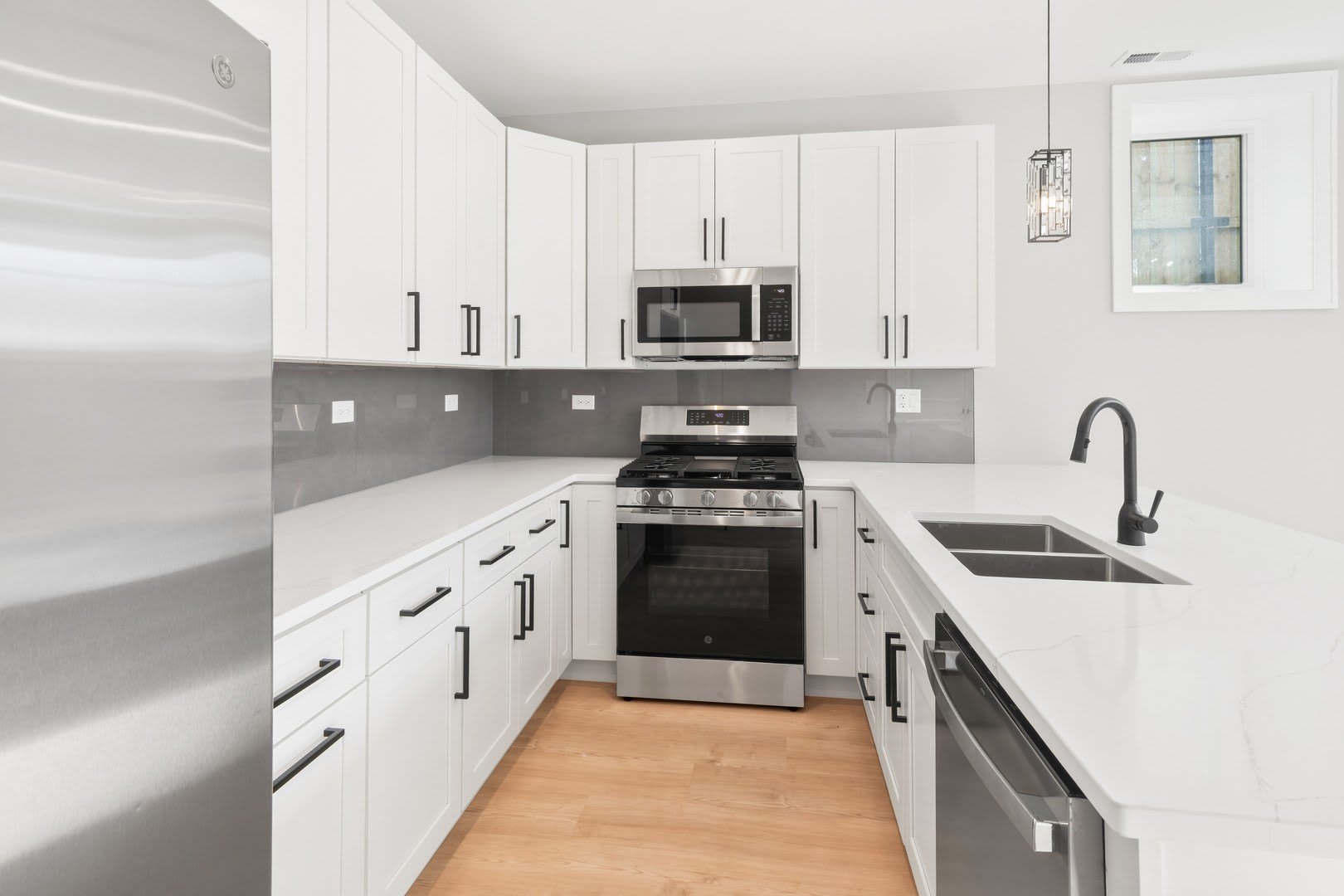 6639 S Langley Avenue – photo 4