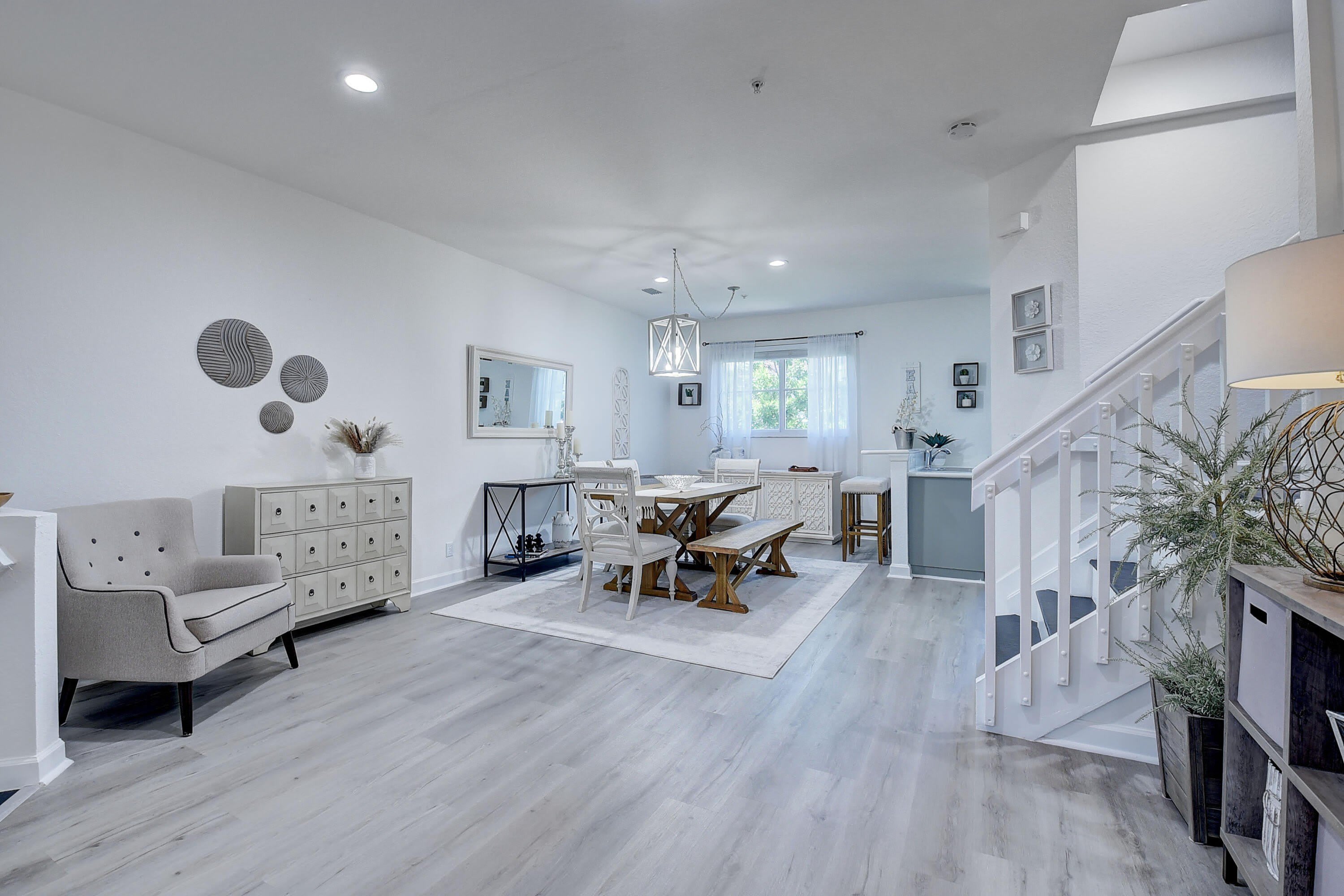 525 Bayfront Drive – photo 2
