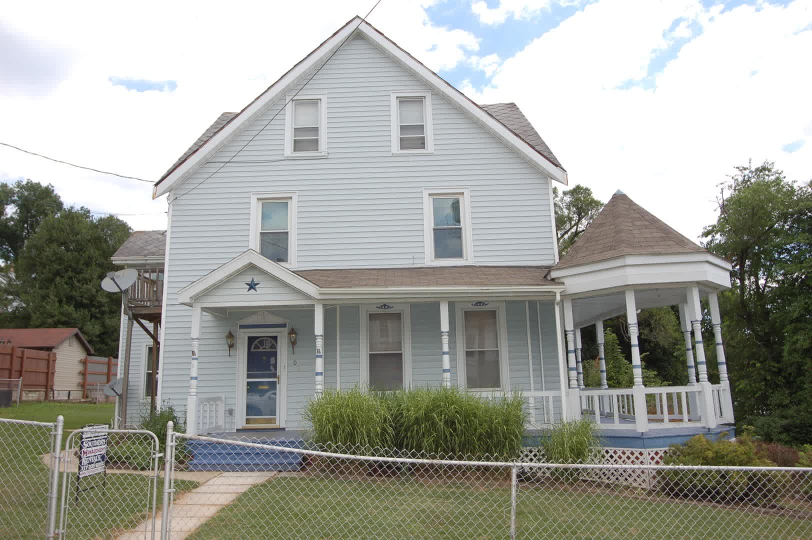 3 Bedroom Victorian Style House – photo 1