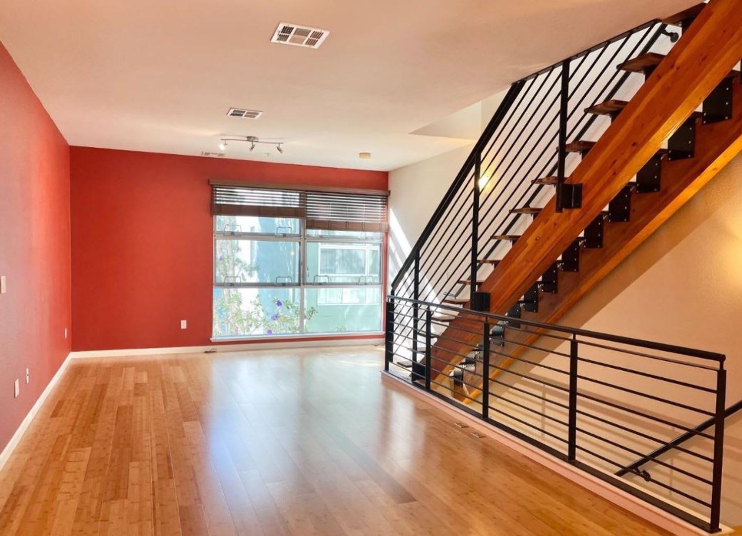 Modern Split Level Townhome 2 Bedroom 2 Bath In Emeryville – photo 2