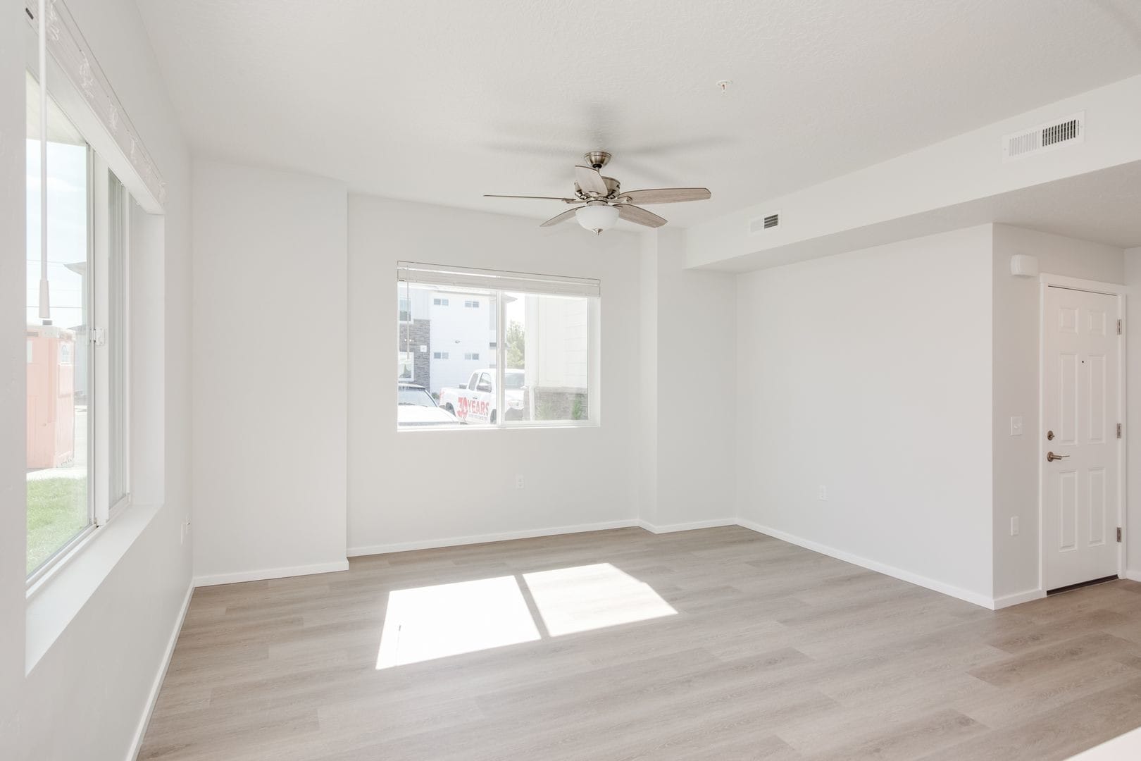 Now Leasing! Beautiful Open Concept Living! – photo 3