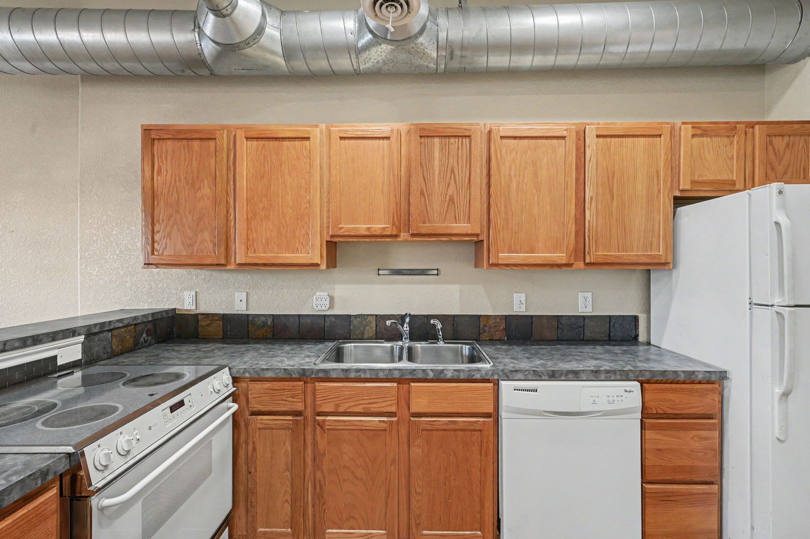 Updated 2 Bed Apartment Available in West Highlands/ Berkeley Area – photo 3